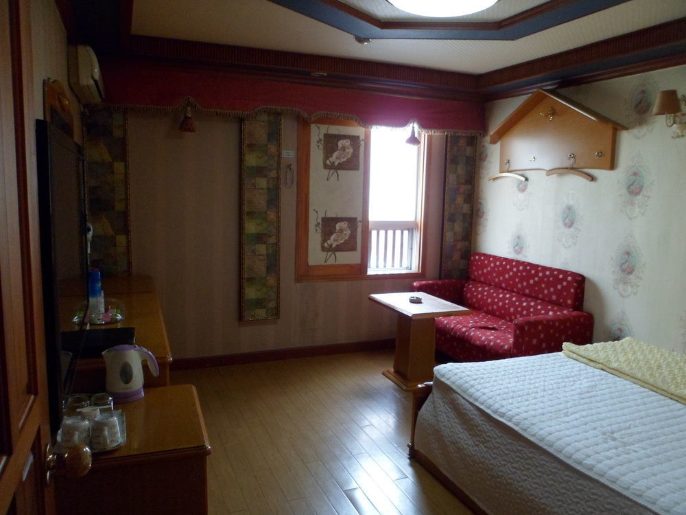 Alps Motel Пусан Екстер'єр фото